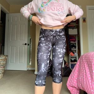 LULULEMON CROPPED LEGGINGS!